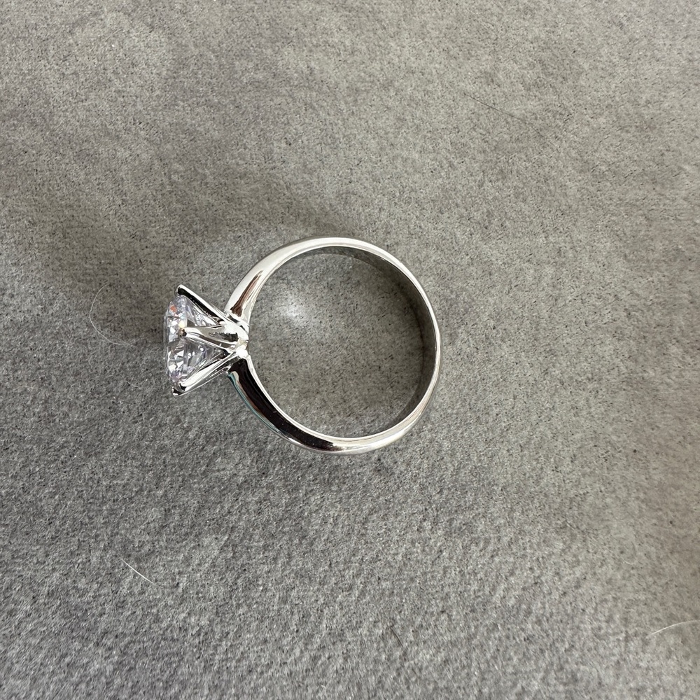 CZ & Sterling Silver engagement style ring - Picture 5 of 9